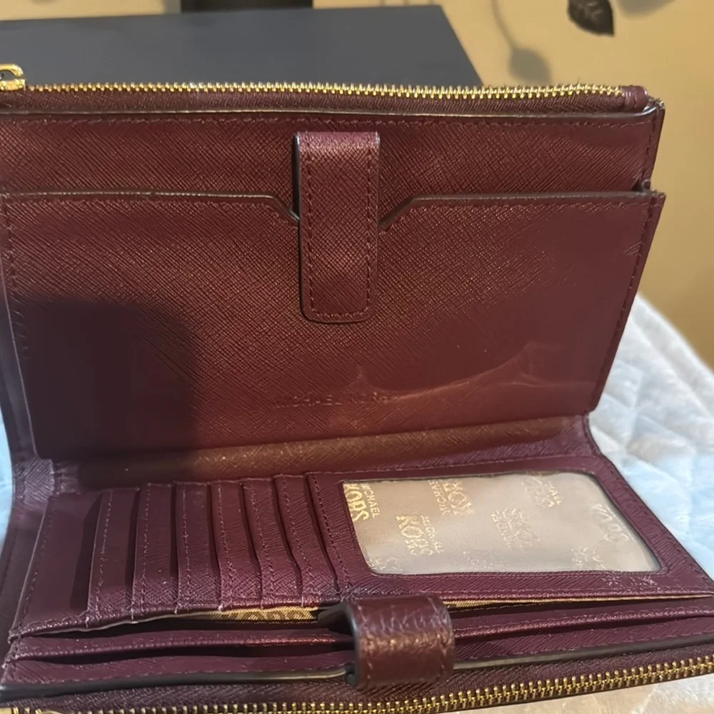 Michael Kors Burgundy Designer Women's Wallet/Wrislet In Great Condition - Picture 9 of 13